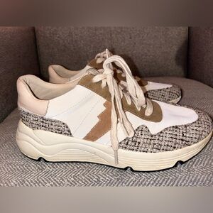 White Raven Women's Lightning Bolt Sneaker Size 8.5